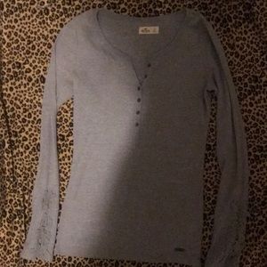Grey long sleeved hollister shirt🕊